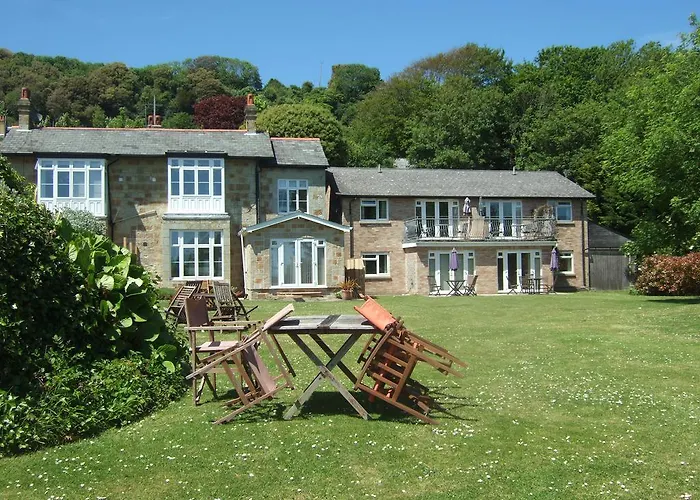 Woodcliffe Sea-View Apts